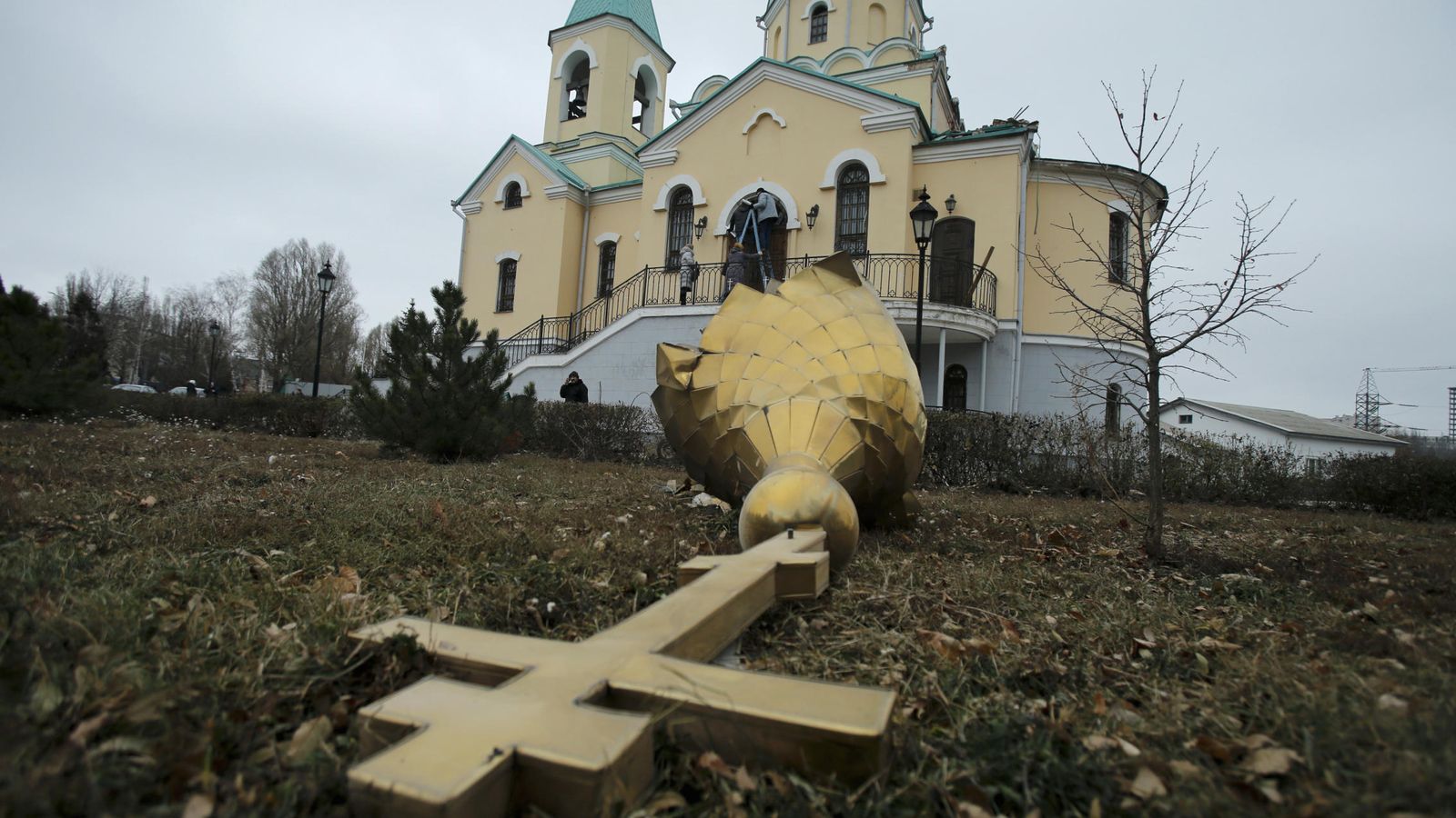 Foto: Una iglesia ortodoxa dañada por el fuego de artillería en Donetsk, en el Este de Ucrania (Reuters). 