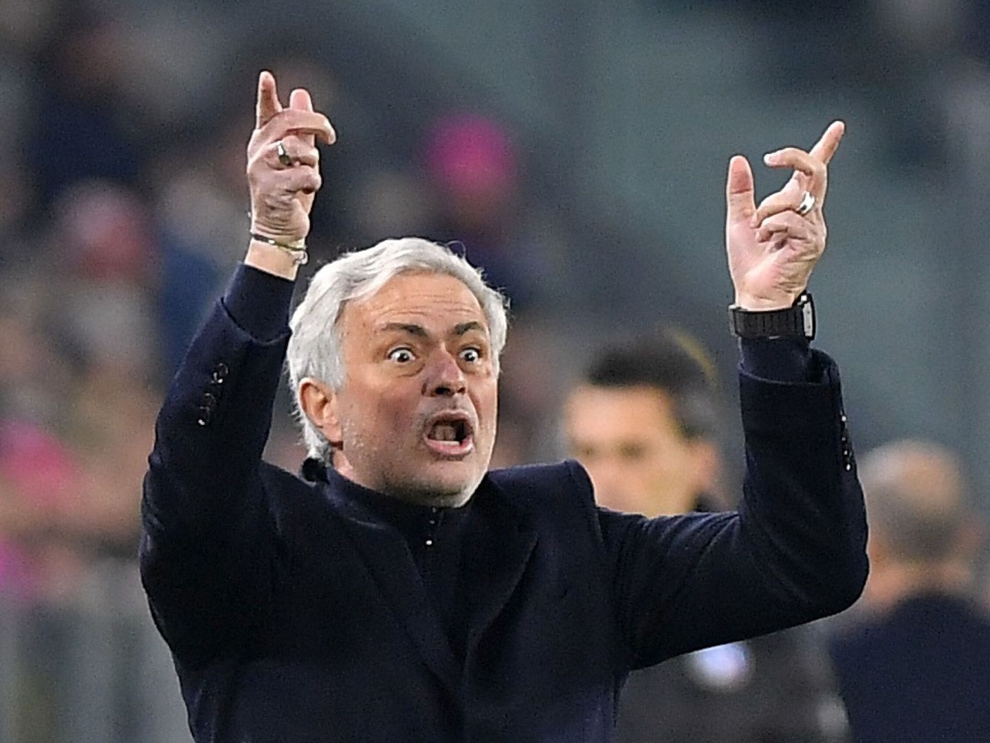 Mourinho protesta a un árbitro en un partido. (Reuters/Massimo Pinca)