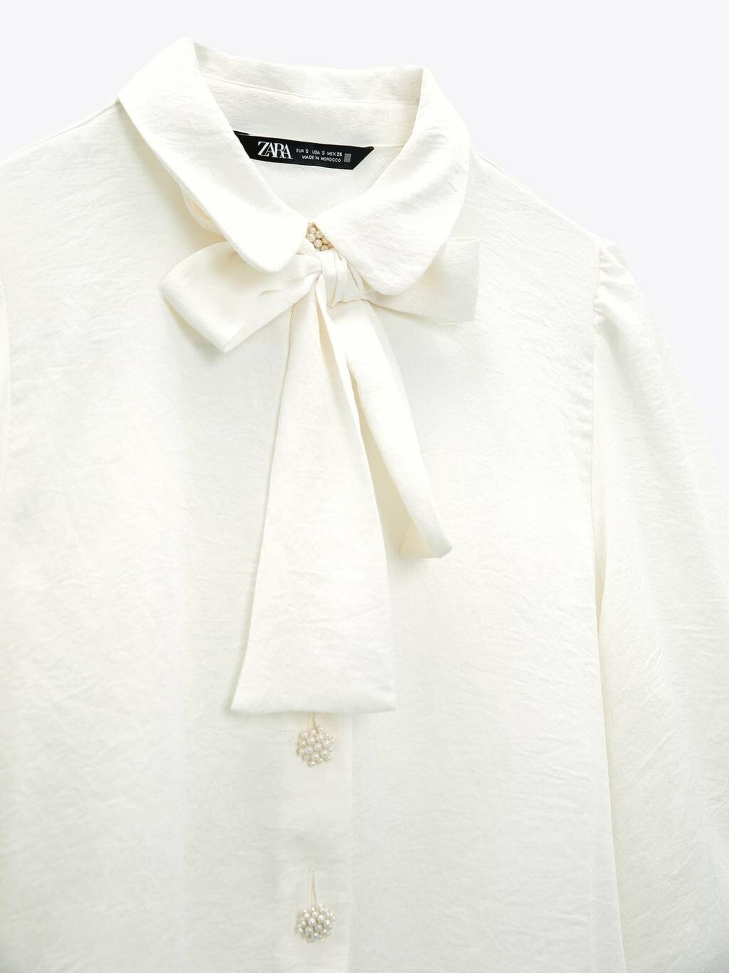 Camisa blanca de novedades. (Zara/Cortesía)