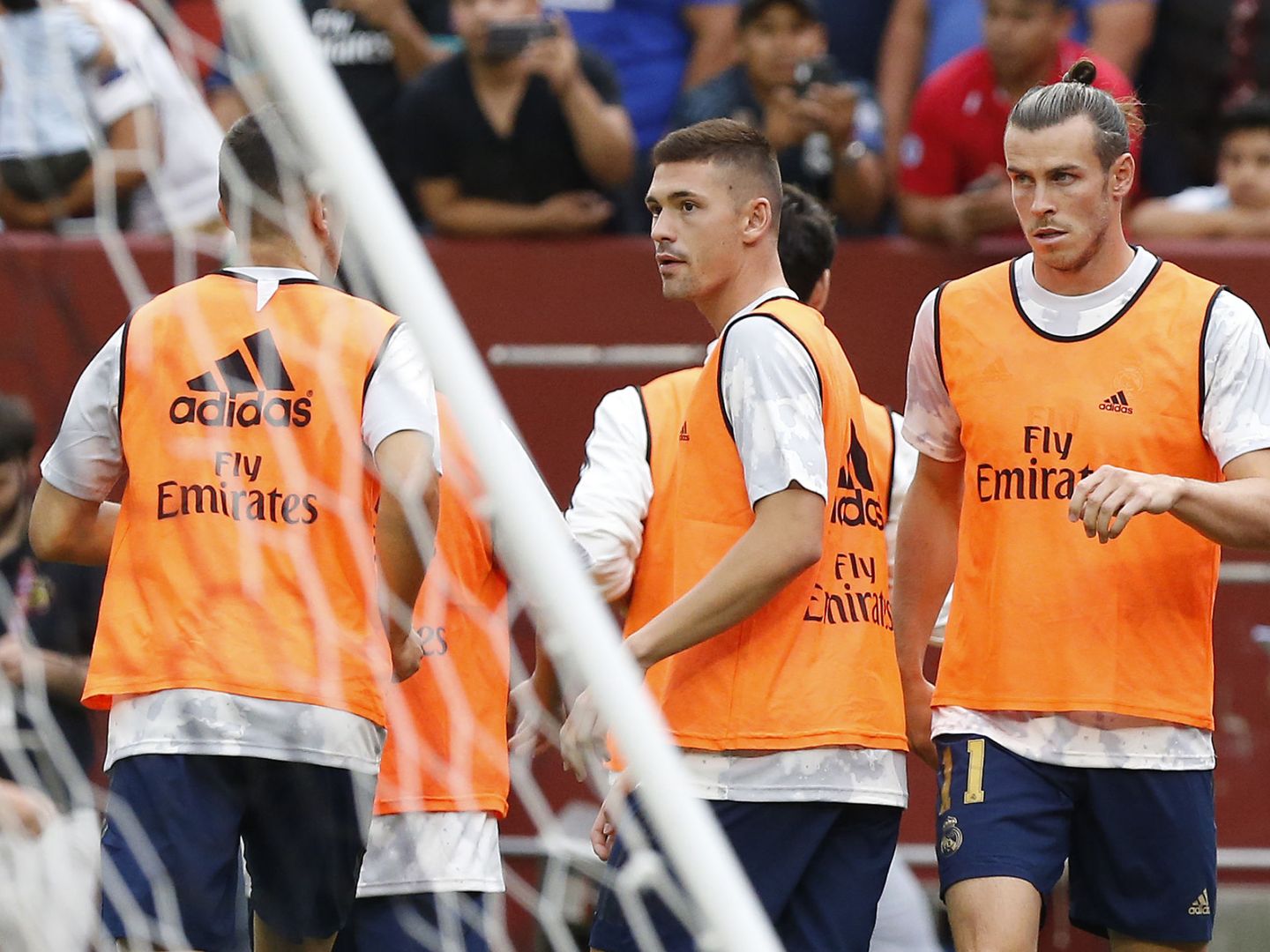 Bale en el calentamiento del partido contra el Arsenal. (Efe)