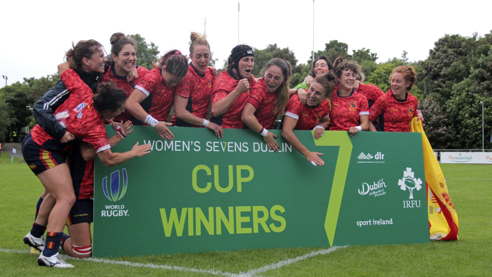Foto: La selección femenina de rugby 7, en el preolímpico de Dublín. (EFE)