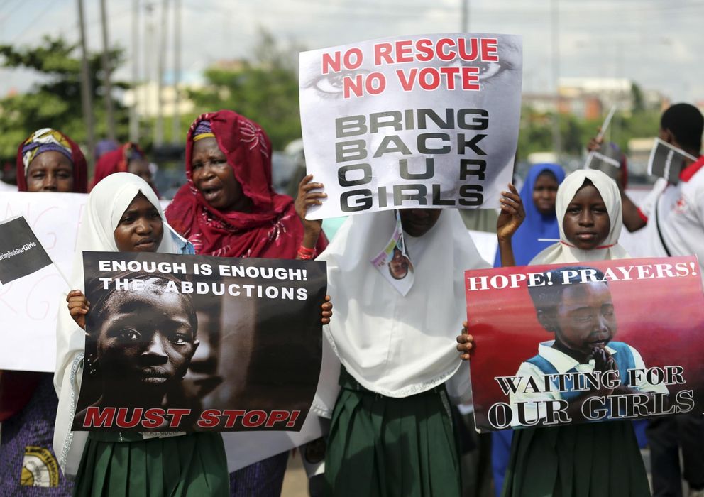 Foto: Estudiantes participan en una protesta para pedir la liberación de las adolescentes secuestradas por Boko Haram en Chibok (Reuters).