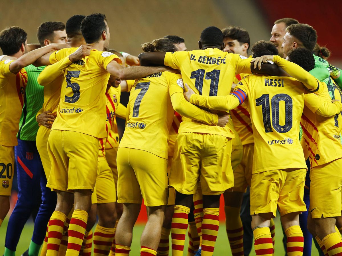 Foto: Los jugadores del Barça celebran el título de Copa. (Reuters)