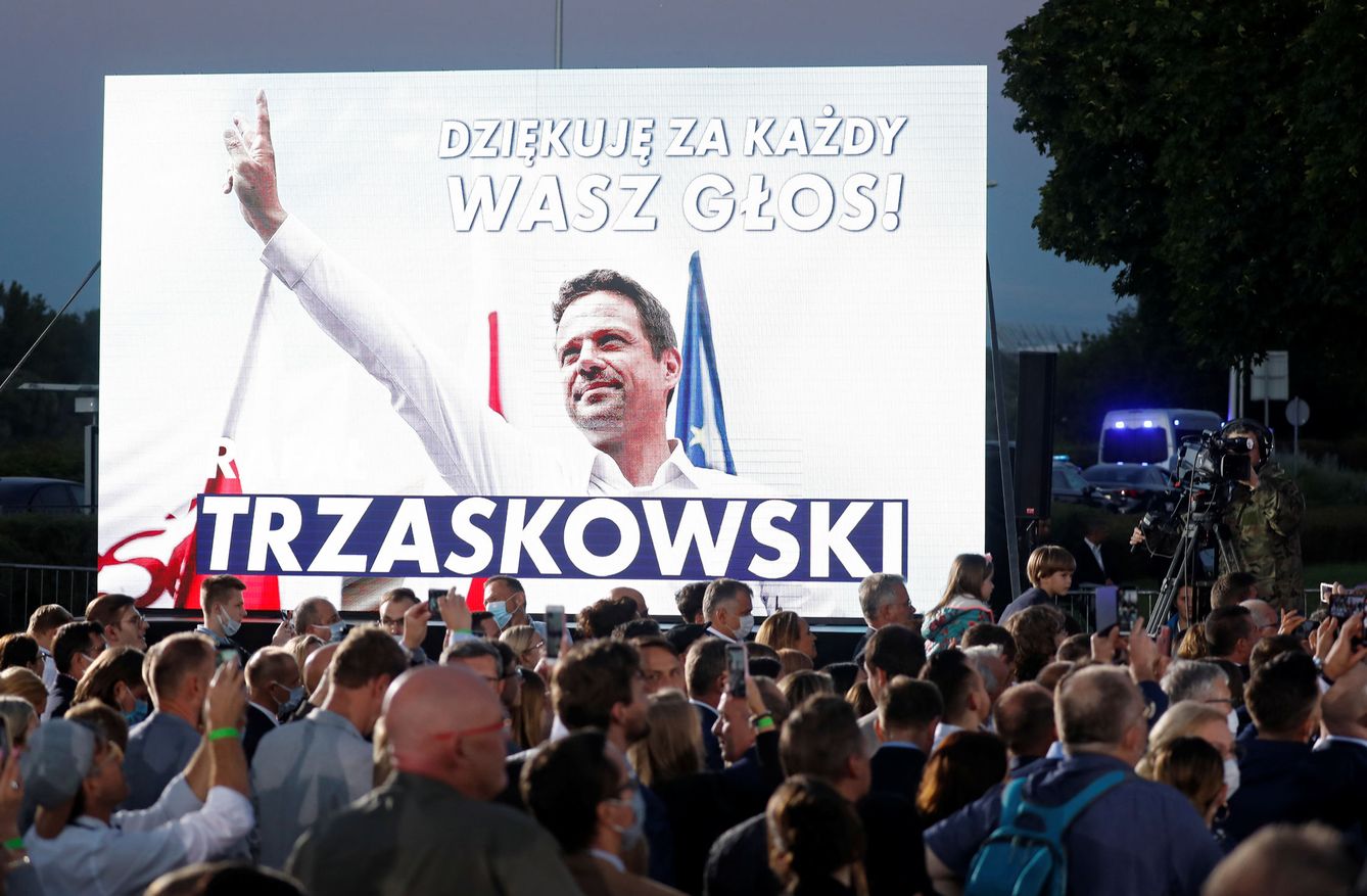 Mitin de Trzaskowski, el candidato perdedor de las elecciones presidenciales polacas. (Reuters)