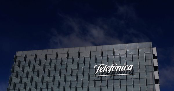 Foto: Exterior de la sede de Telefónica en Madrid. (Reuters)