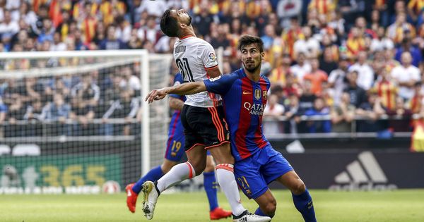 Foto: Imagen del Valencia-Barcelona de la pasada temporada. (EFE)