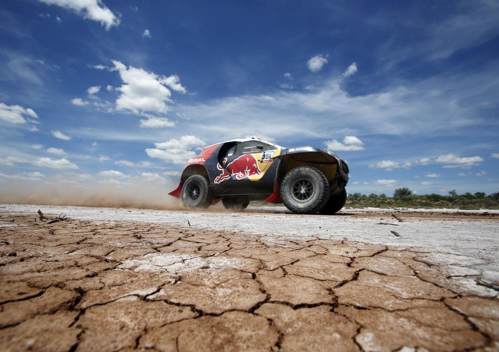 Foto: Imagen del Peugeot de Carlos Sainz (Reuters)