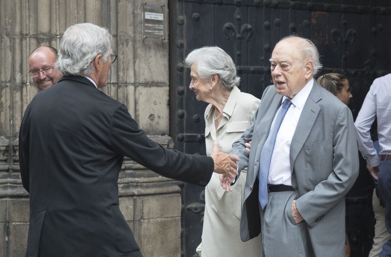 Jordi Pujol junto a su mujer, Marta Ferrusola. (EFE)