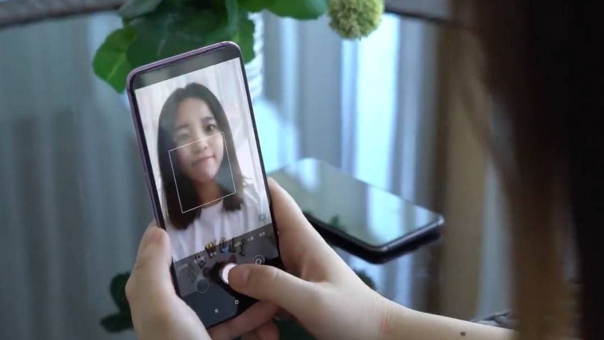 Xiaomi y Oppo se superan: sus nuevas cámaras 'selfi' irán bajo la pantalla del móvil