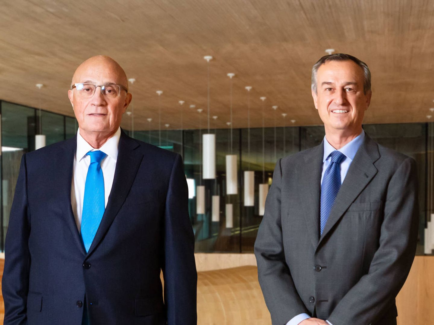 Josep Oliu, presidente de Banco Sabadell, (i) y César González-Bueno (d), CEO. (Sabadell)