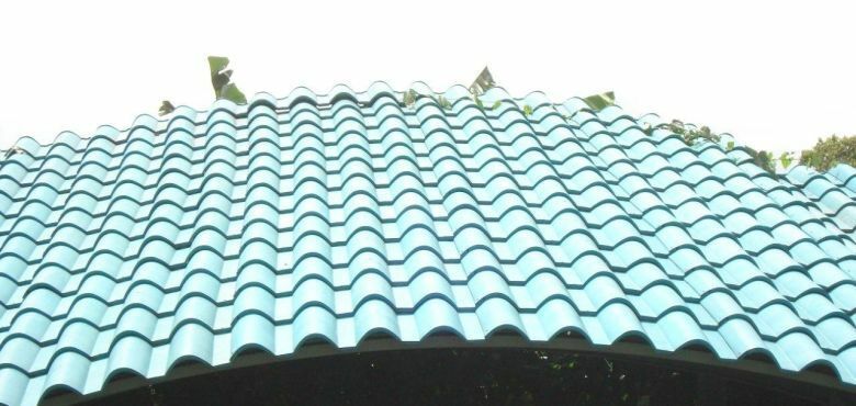 Un ejemplo de las tejas fabricadas por la empresa Roofeco System 