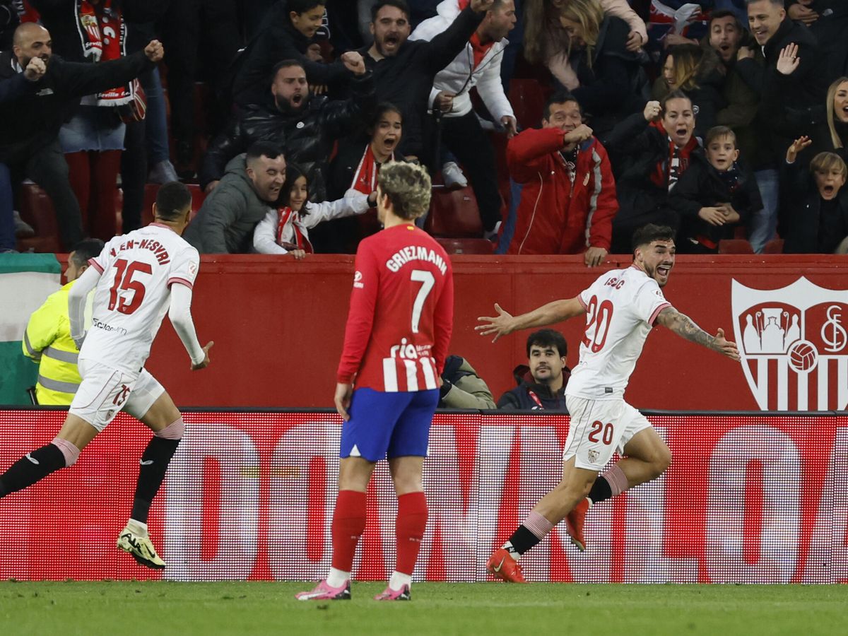 Foto: El Sevilla celebra el gol. (EFE/Julio Muñoz)