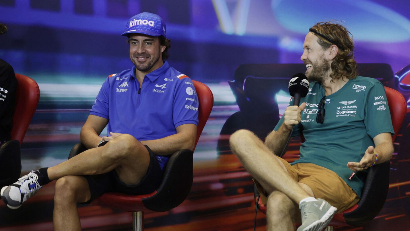 Vettel y Alonso mostraron su buena sintonía en la despedida del alemán de la Fórmula 1. (Reuters/Leonhard Foeger)