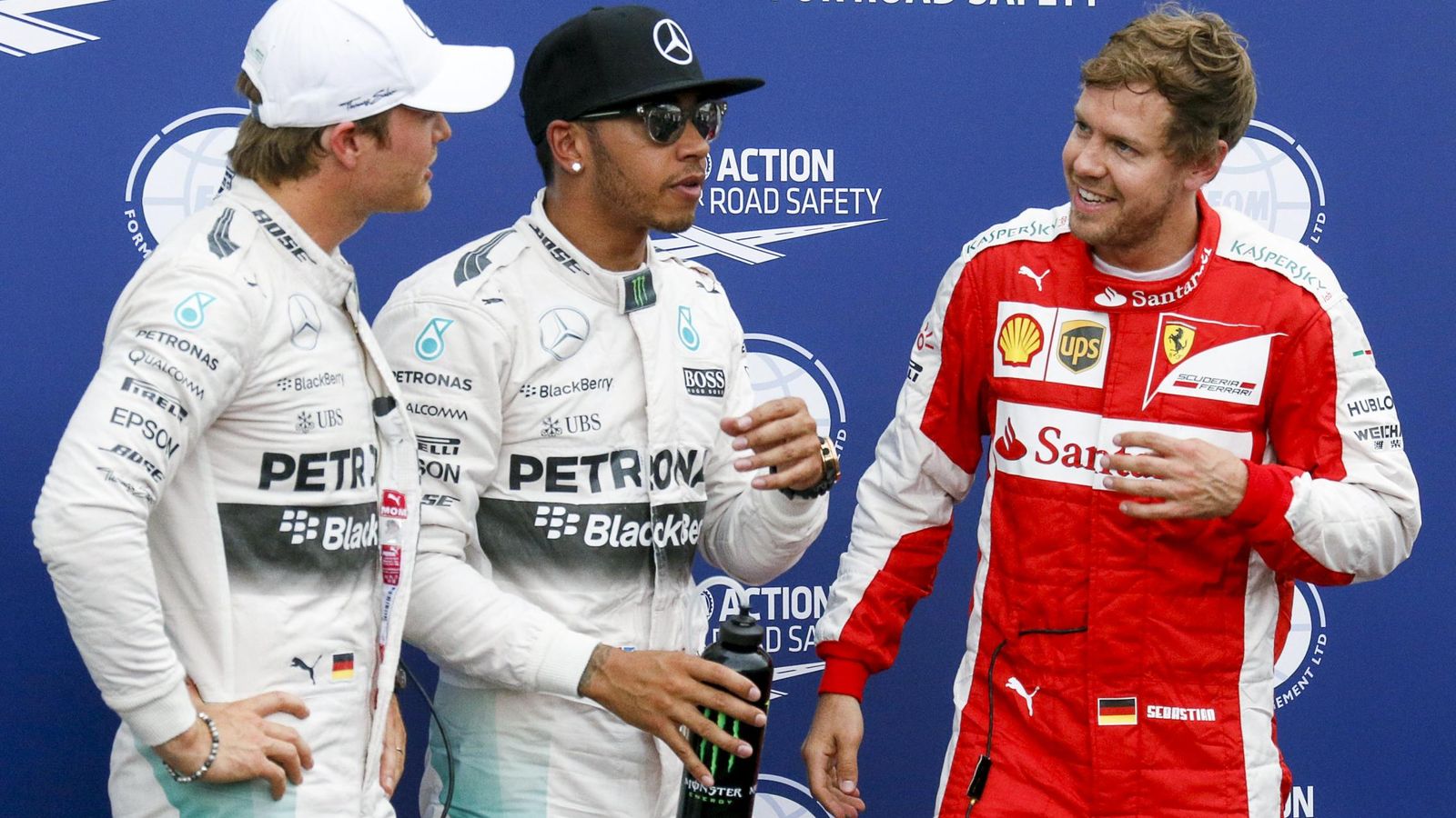 Foto: Rosberg y Hamilton junto al ferrarista Sebastian Vettel.