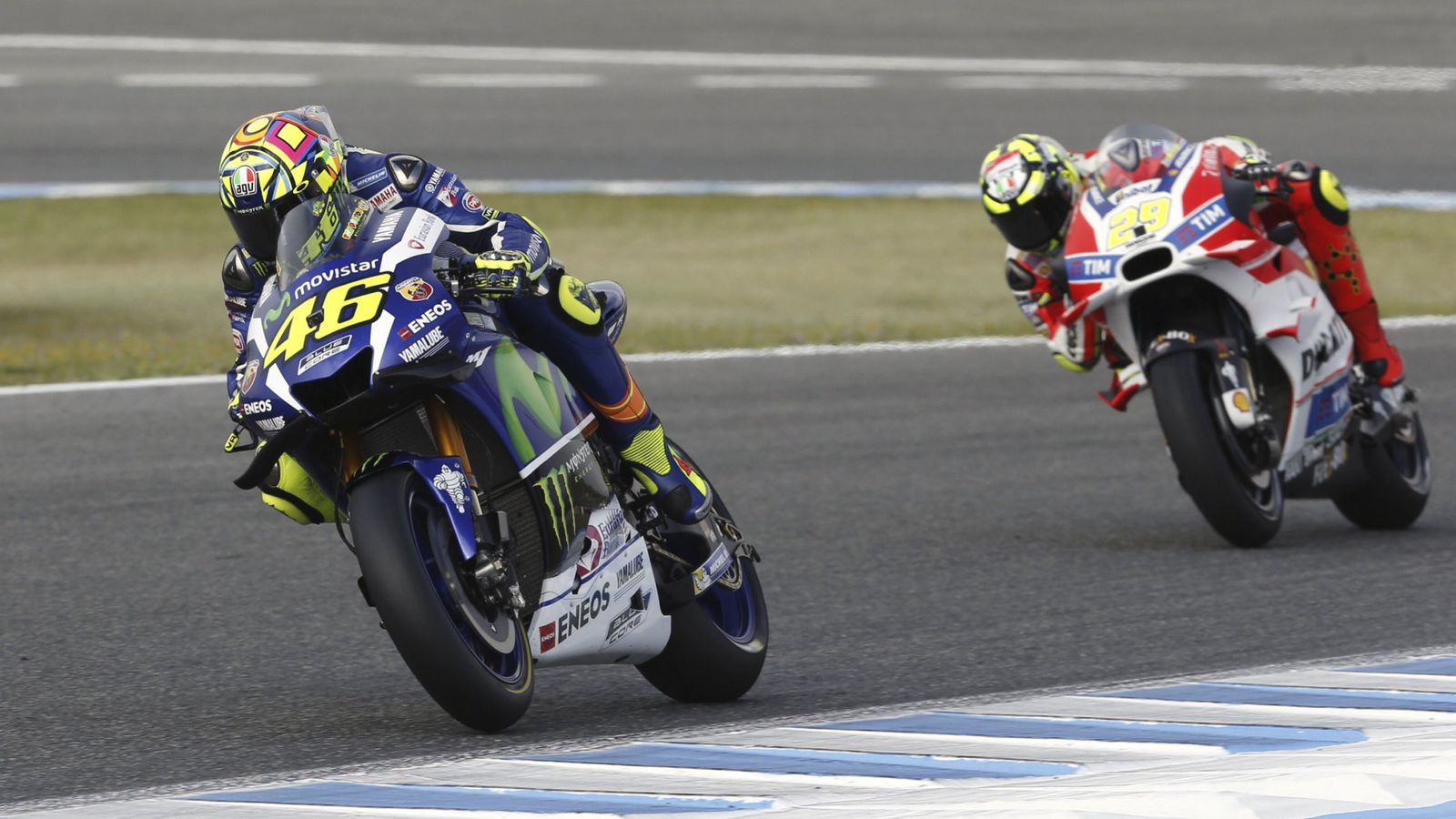 Foto: Rossi, en la carrera (EFE)