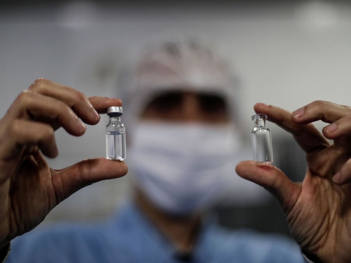 Foto: Muestra de una dosis de vacuna. (EFE)