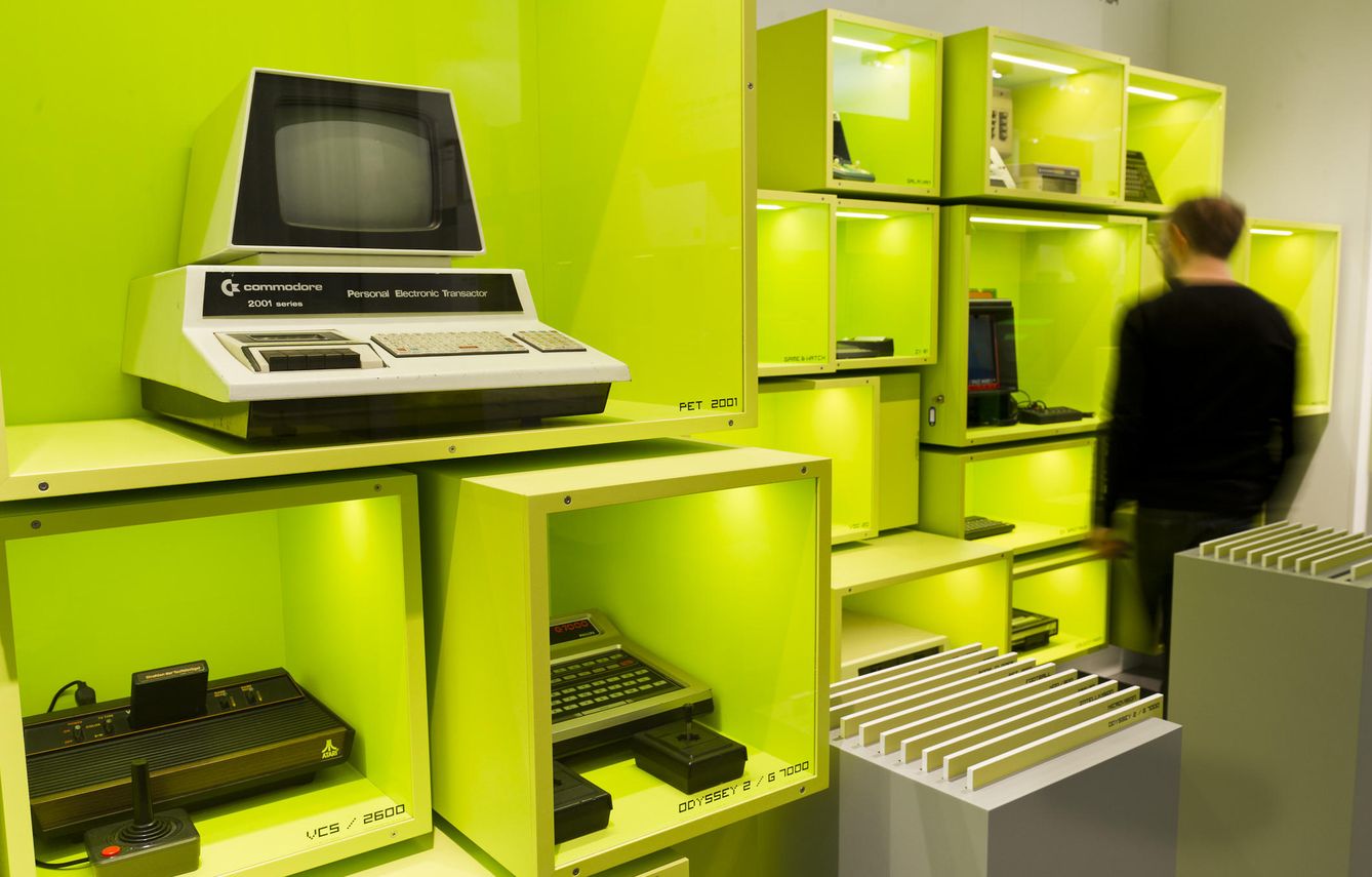 La Pared del Hardware del Computerspielemuseum (Foto: Jörg Metzner | Computerspielemuseum)