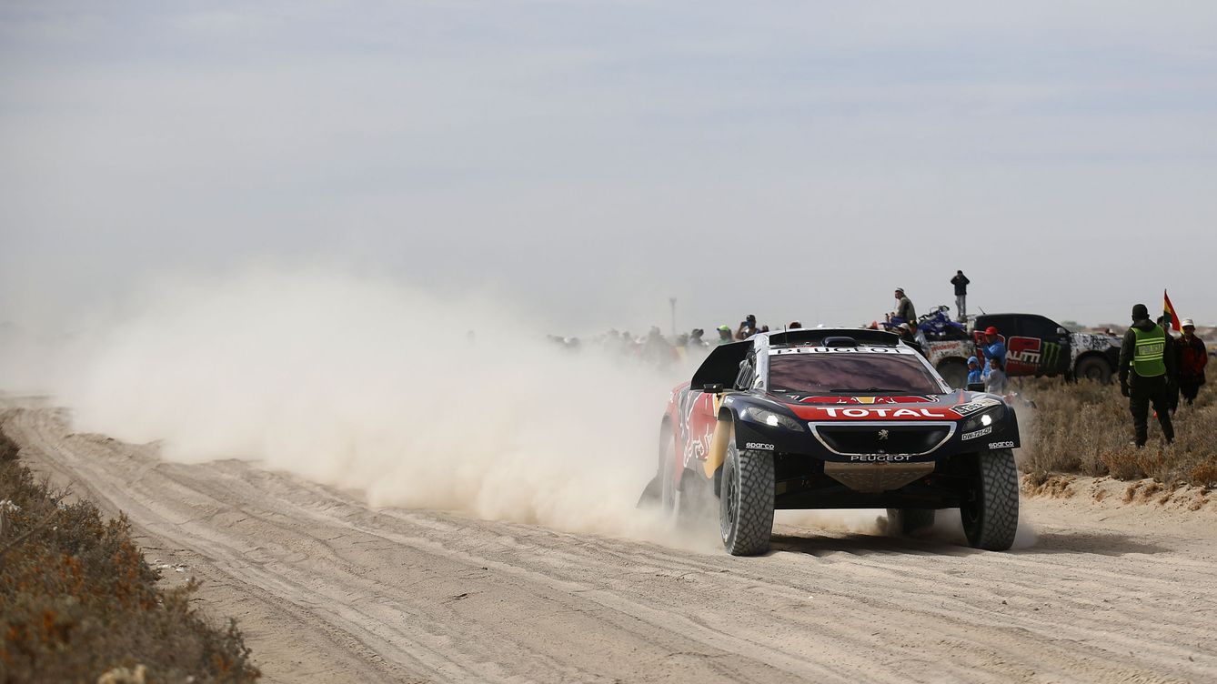 Foto: Es la 27ª victoria de Sainz en el Dakar (Felipe Trueba/Efe)