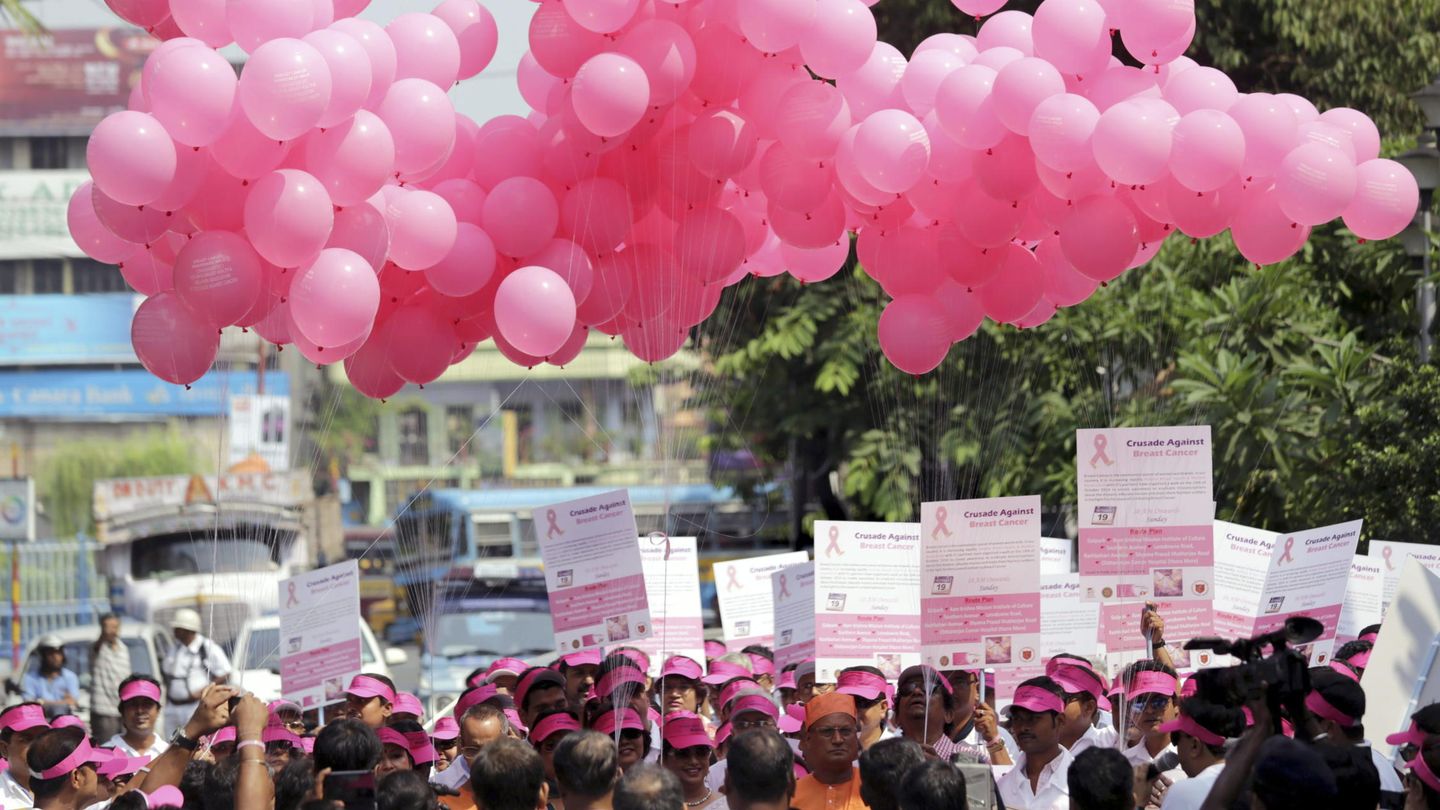 Suelta de globos en Calcuta, donde también se ha celebrado el evento. (Efe)
