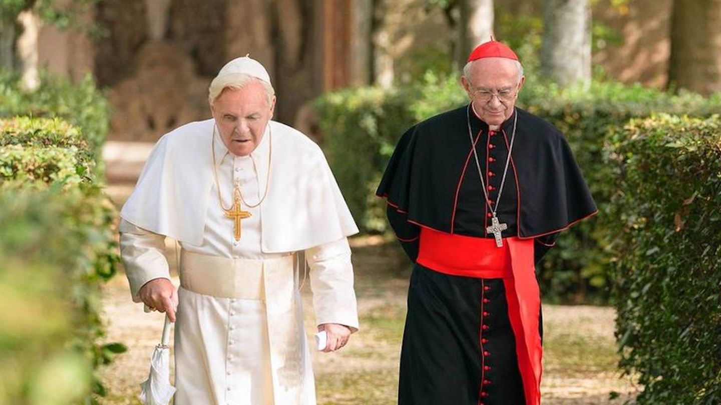 Anthony Hopkins como Ratzinger y Jonathan Pryce como Bergoglio