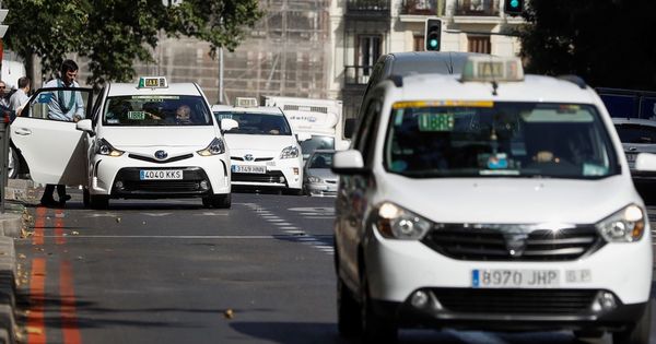 Foto: Taxis en Madrid. (EFE)