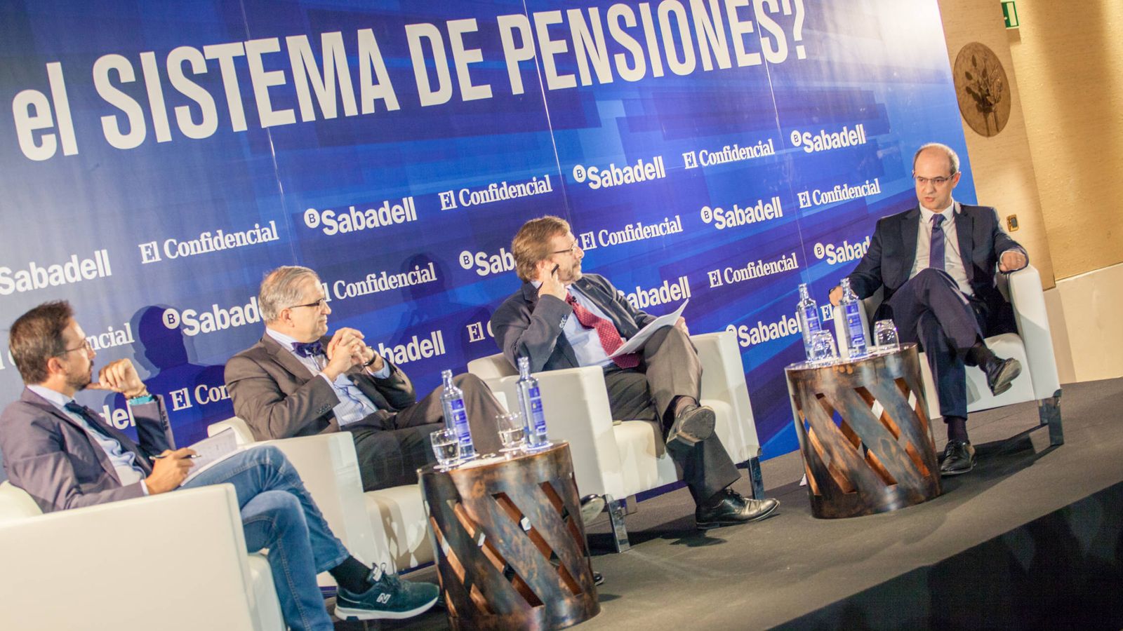Foto: Los economistas Ignacio Conde-Ruiz y José Antonio Herce (i) y Javier Valle (dcha.) (Foto: Jorge Alvaro Manzano)