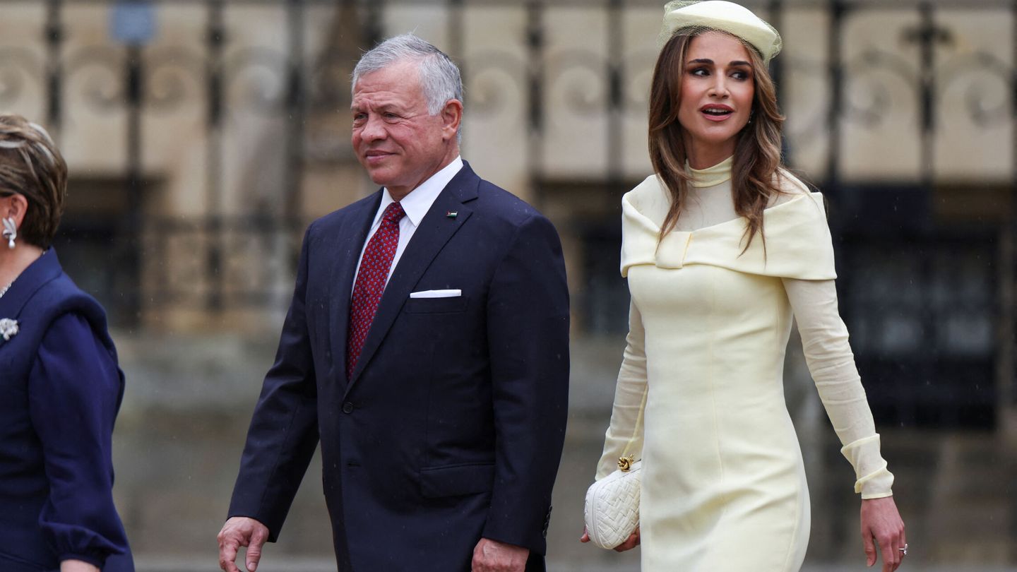 Abdalá y Rania, en la coronación de Carlos III. (Reuters)