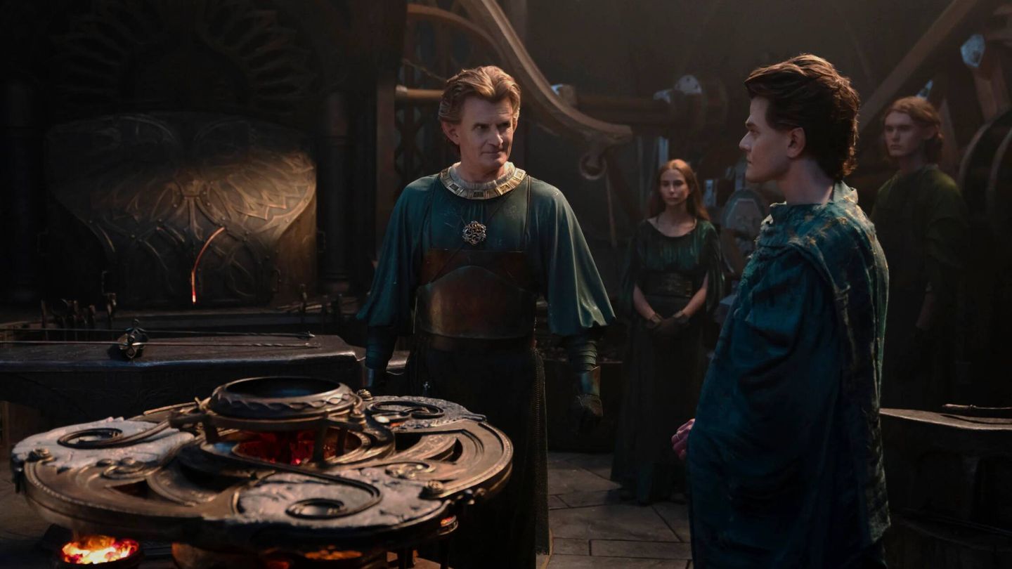 Celebrimbor (Charles Edward) y Elrond (Robert Aramayo) en 'Los Anillos de Poder'. (Amazon Studios)