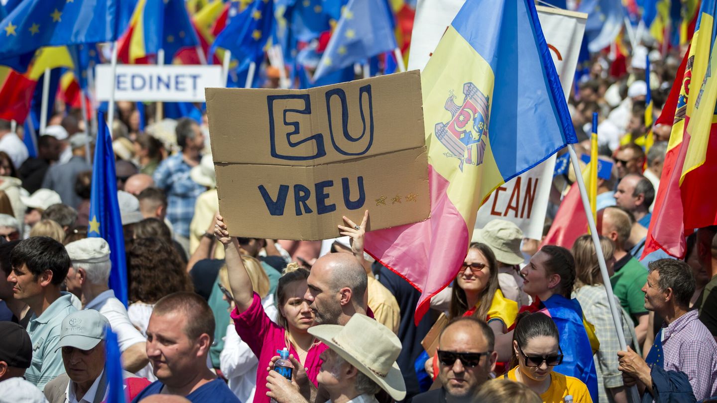 Manifestación proeuropea en Chisináu. (EFE/Dumitru Doru)