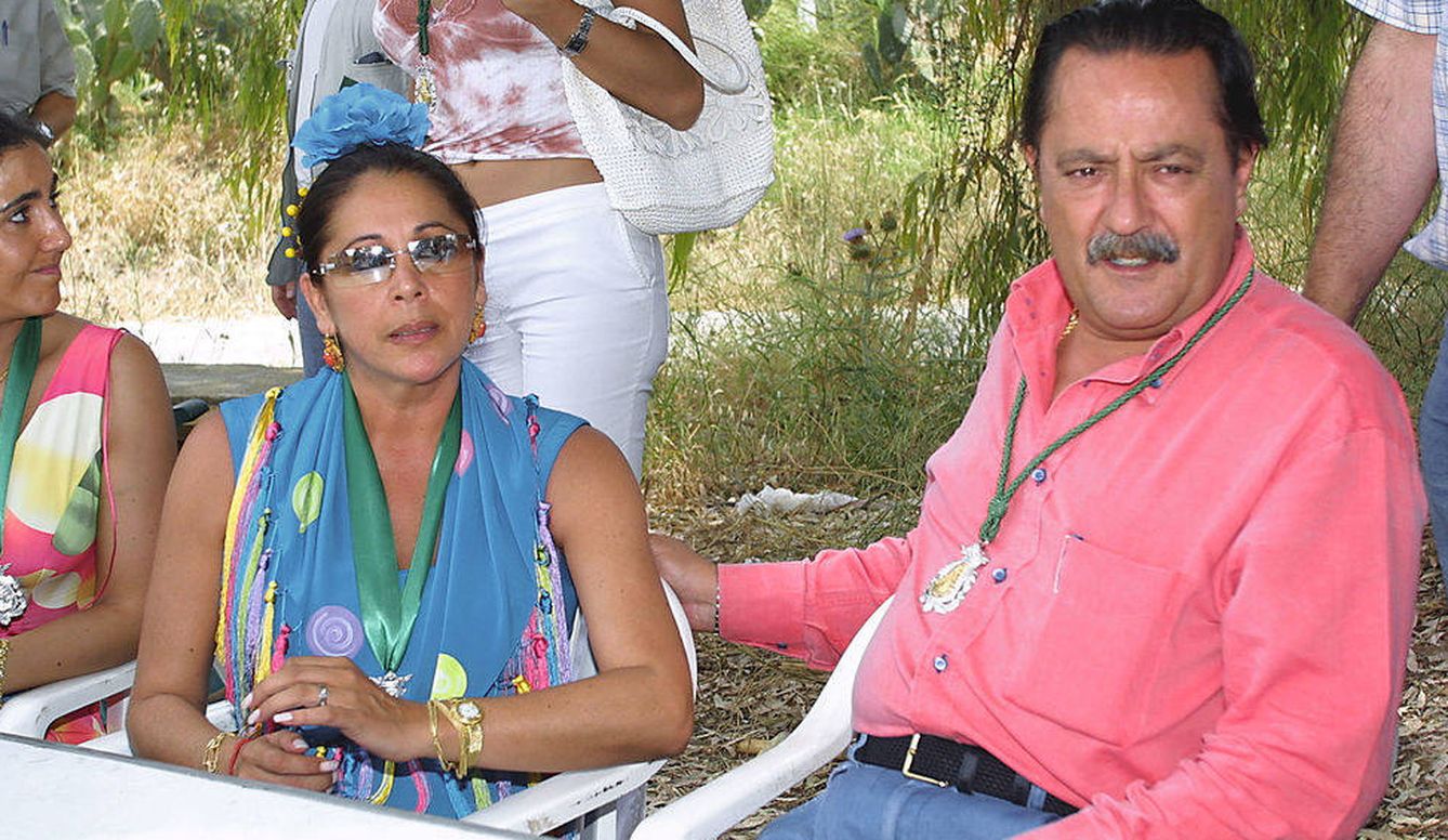 Isabel Pantoja y Julián Muñoz en el Rocío. (Agencias)