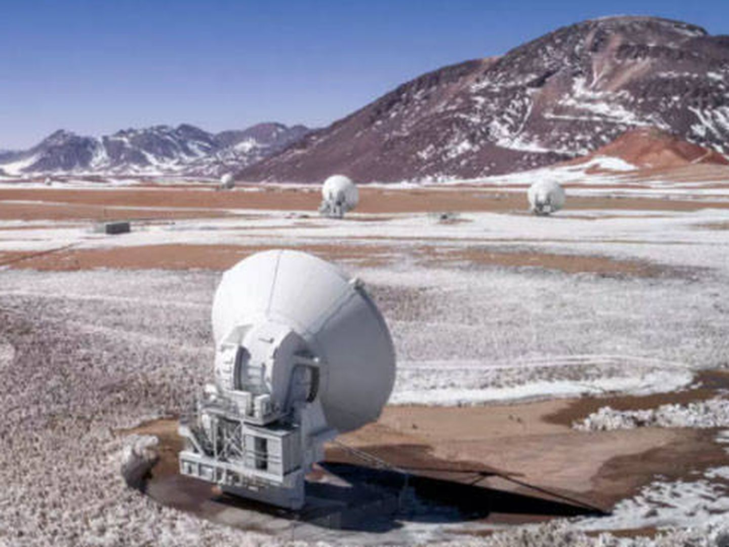 ALMA es el radiotelescopio más grande del mundo.