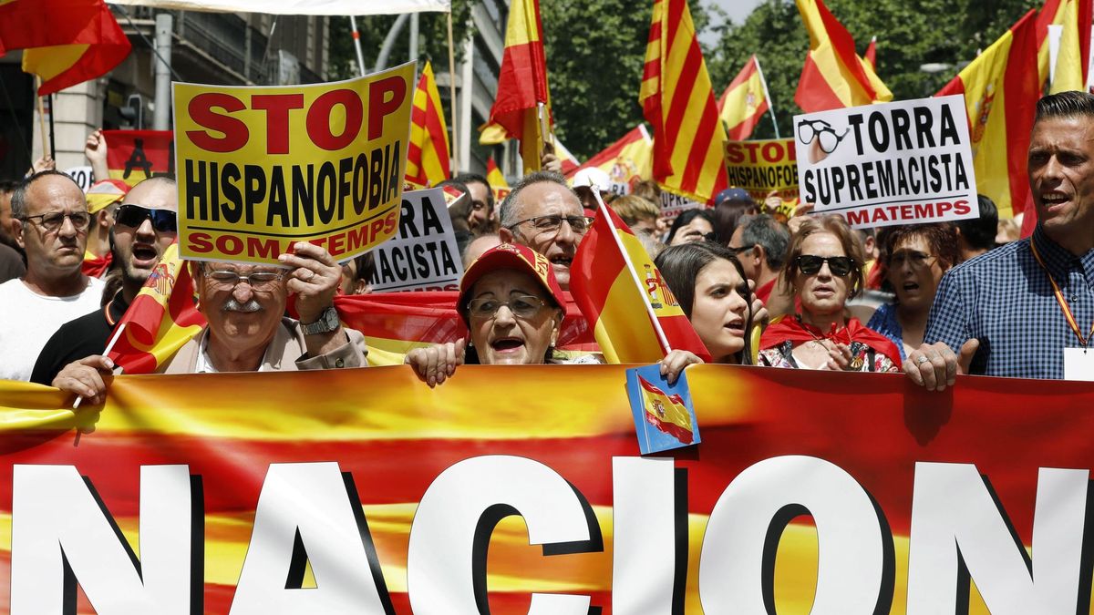 La marcha contra el separatismo acaba colocando banderas de España en la playa