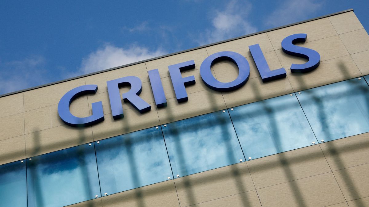 Grifols cae un 35% en bolsa tras un cierre de 2023 que deja muchas dudas a los inversores