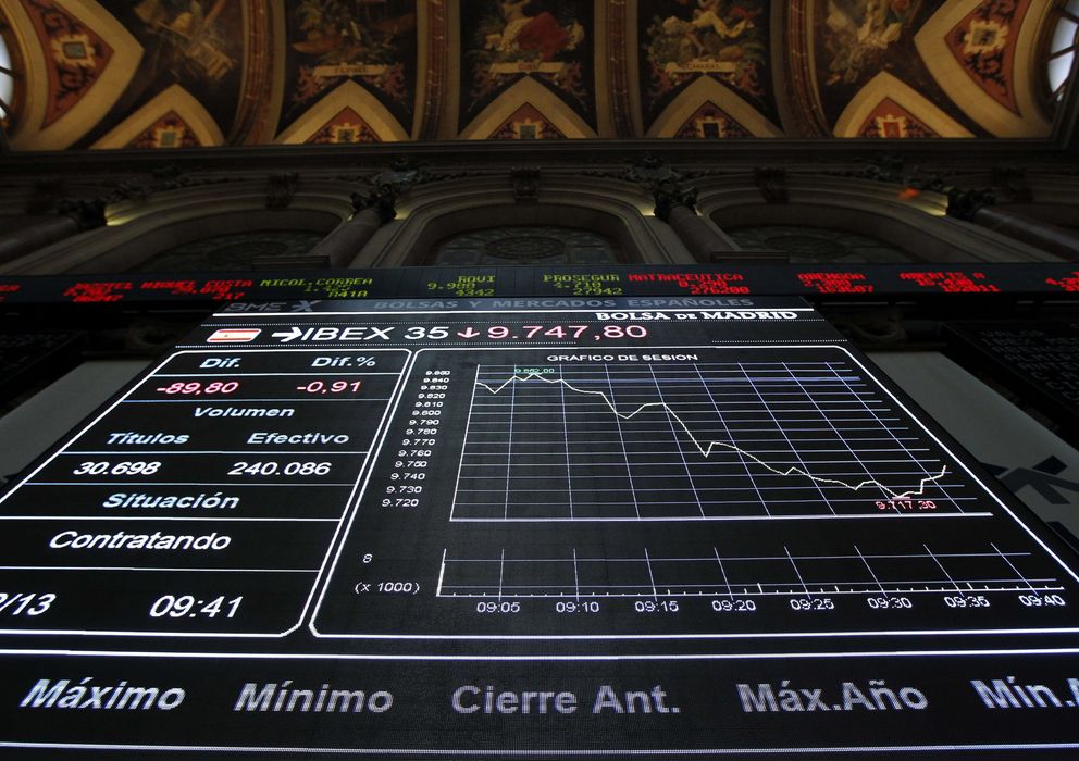 Foto: Detalle de la pantalla principal del interior de la Bolsa de Madrid 