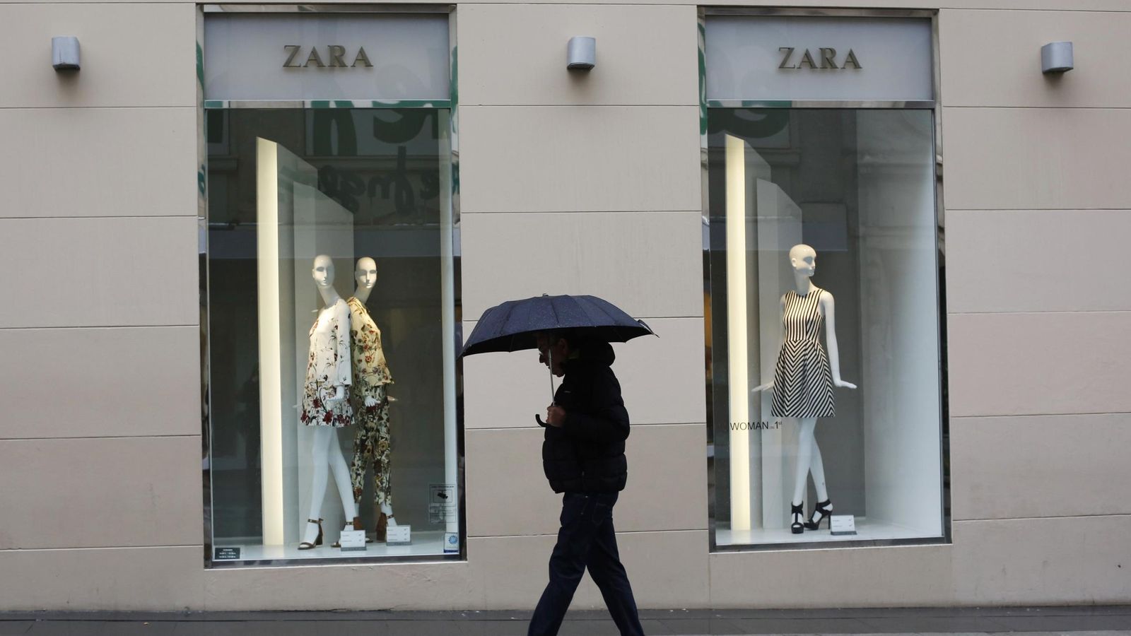 Foto: Fachada de una tienda de Zara, buque insignia de Inditex. (Reuters)