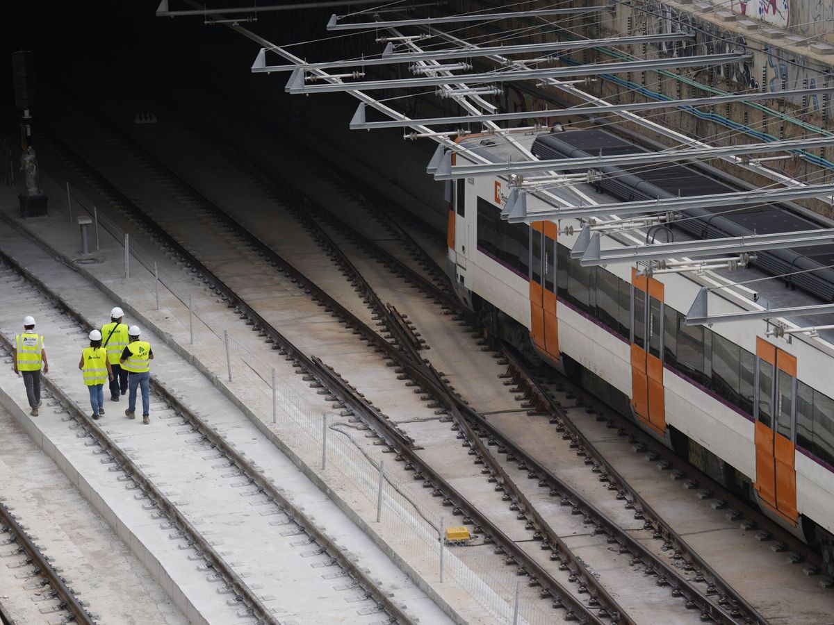 Foto: Vías de trenes en Barcelona. (EFE/Alejandro García)