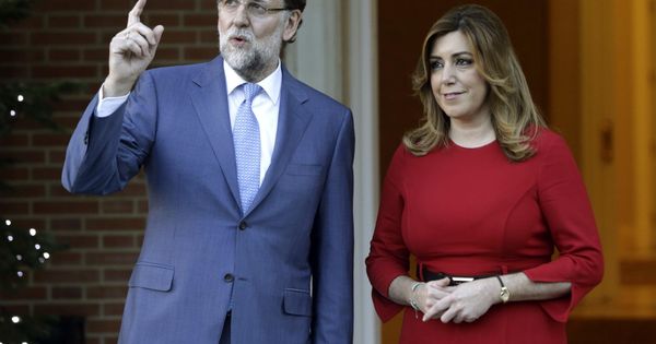 Foto: El presidente del Gobierno, Mariano Rajoy (i), recibe a la presidenta de Andalucía, Susana Díaz. (EFE)