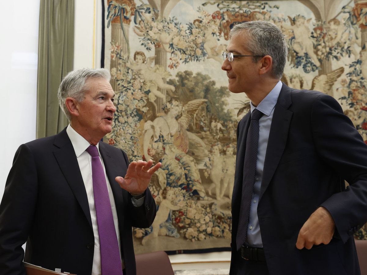 Foto: Jerome Powell, presidente de la Fed, con Pablo Hernández de Cos, gobernador del Banco de España. (Efe / Lizón)