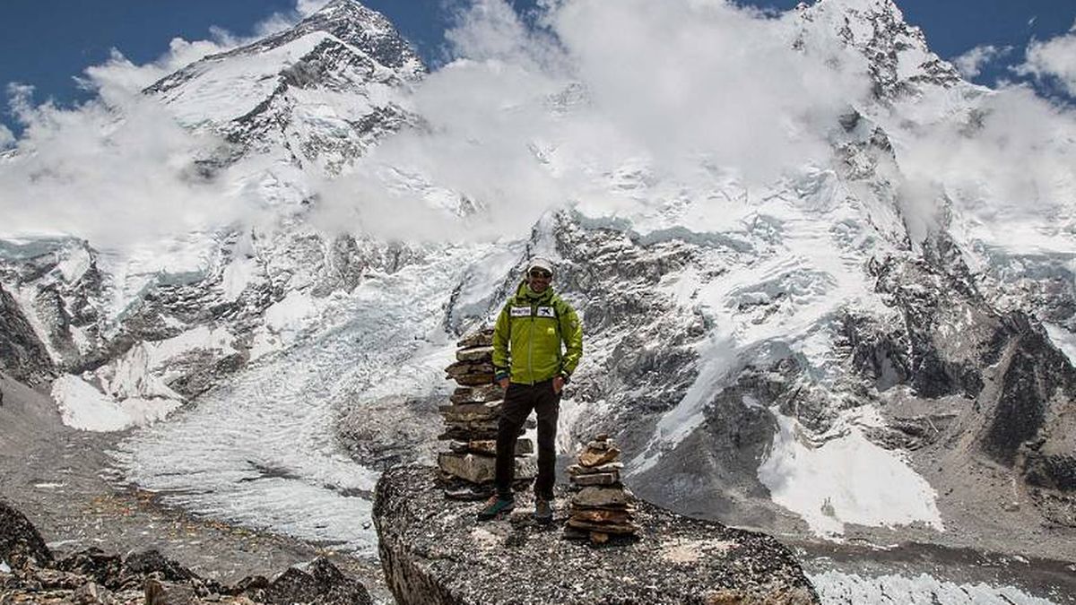 Ferran Latorre alcanza la cima del Everest y completa los 14 'ochomiles'