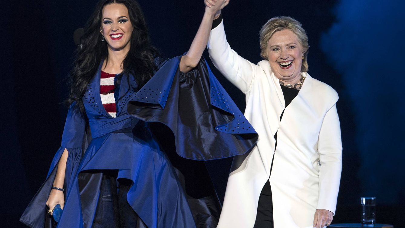 Foto: Katy Perry junto a Hillary Clinton durante la campaña (Gtres)