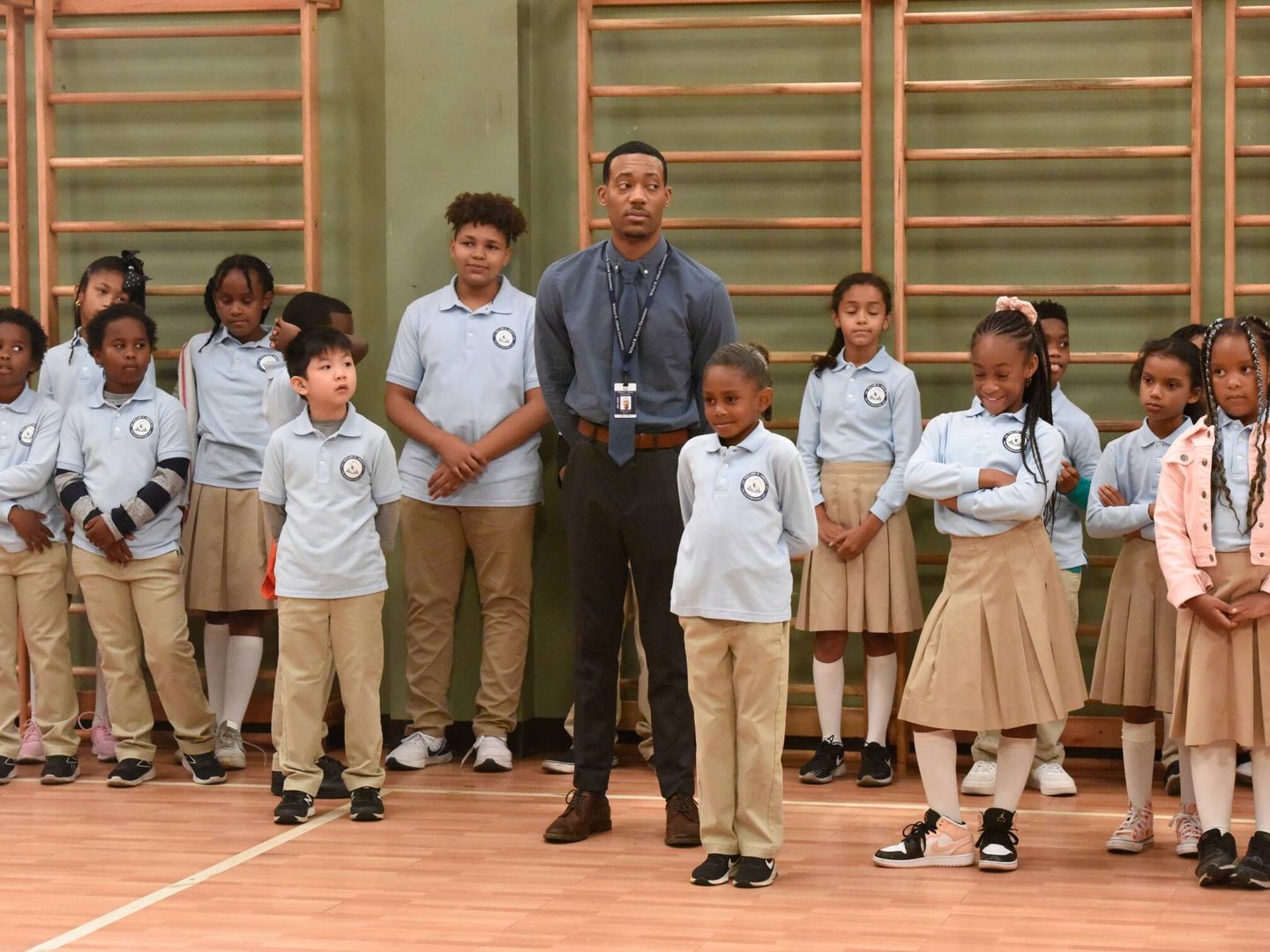 Gregory (Tyler James Williams) junto a sus alumnos en 'Colegio Abbott'. (ABC Studios)