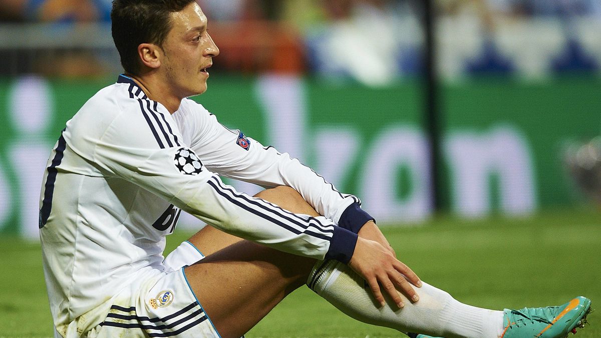 Mesut Özil despeja su futuro: "Mi intención es seguir jugando en el Madrid"