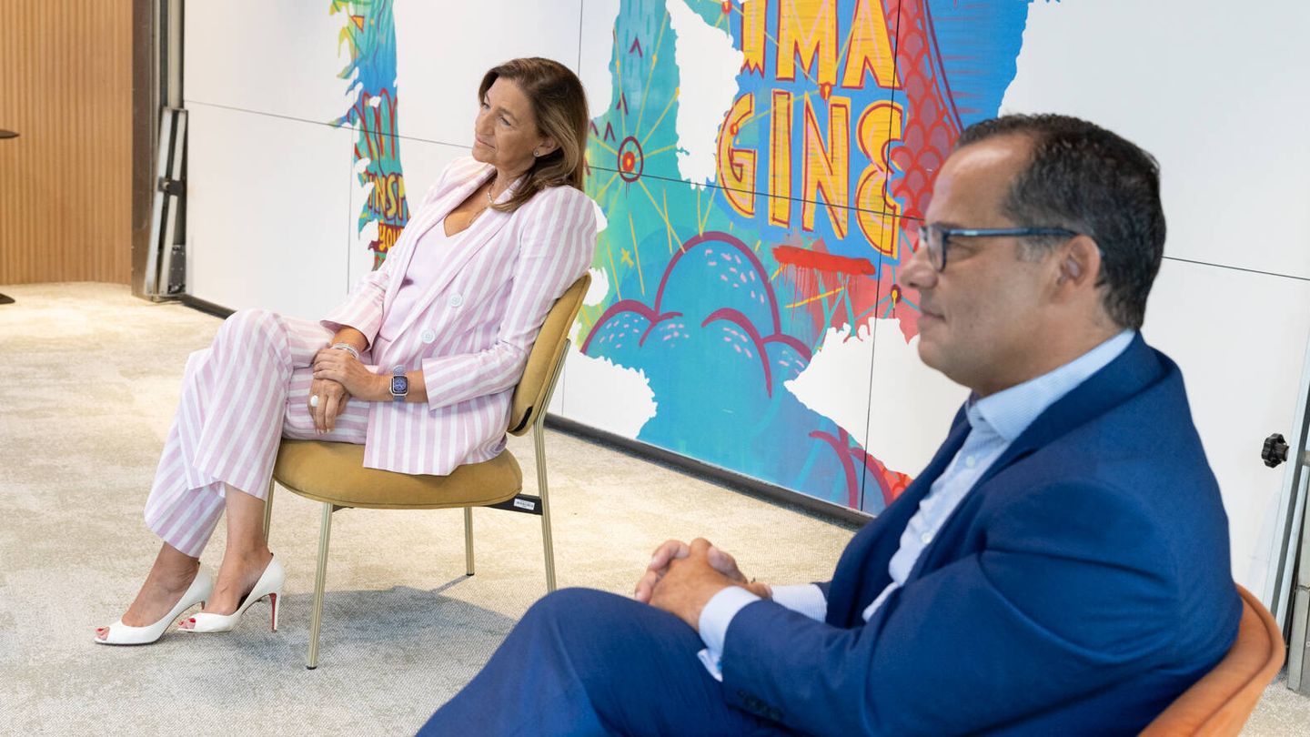 María José Sobrinos (Accenture) y Juan Carlos Rondeau (Mapfre), durante la mesa redonda.