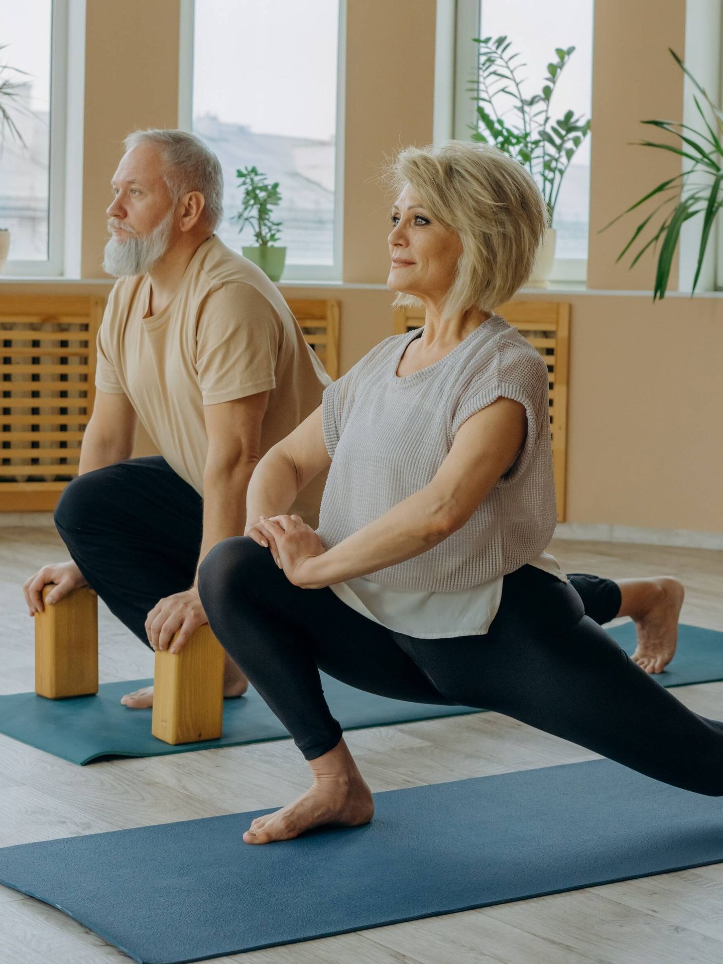 Beneficios del yoga durante la menopausia. (Pexels/Mikhail Nilov)