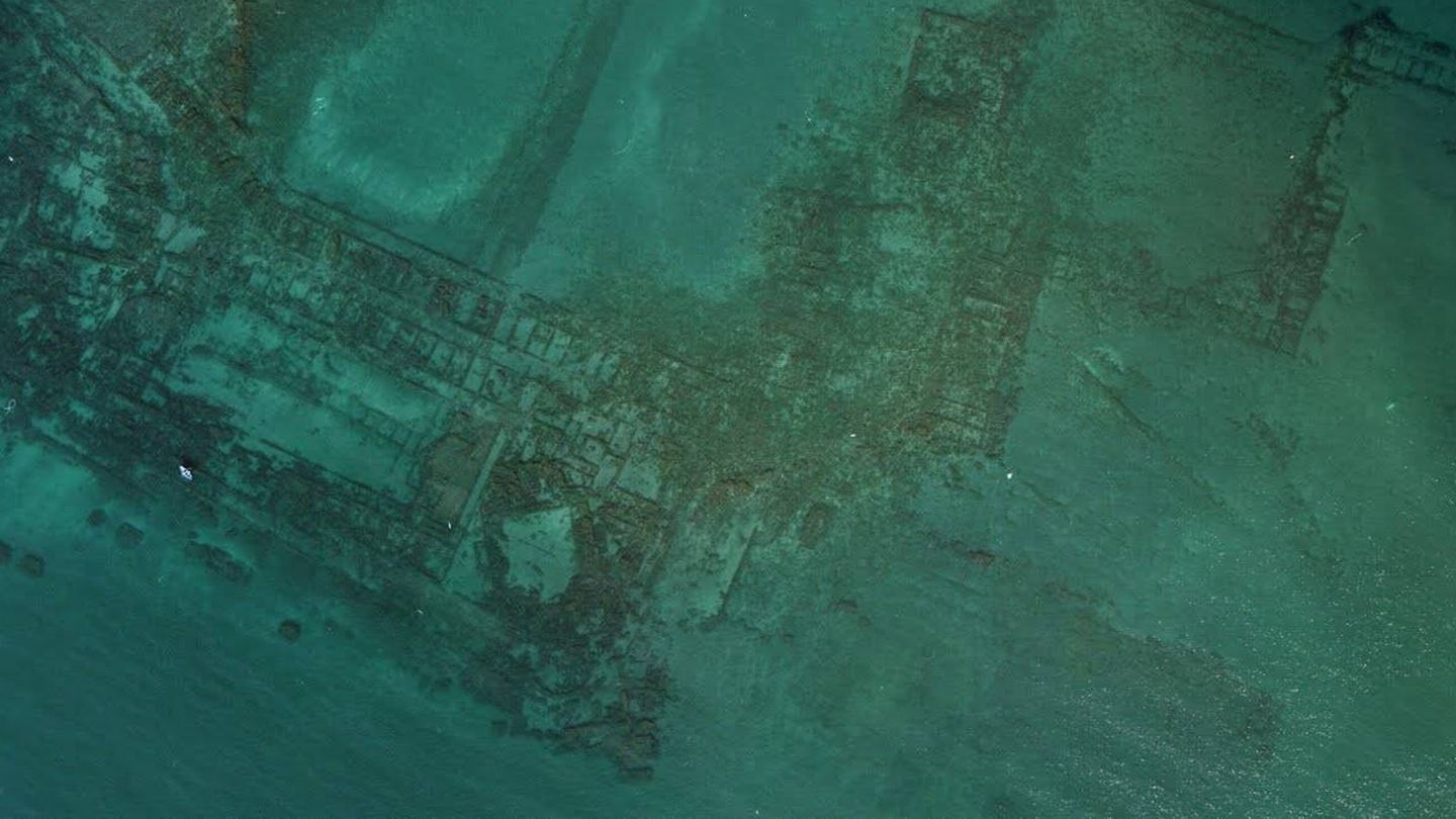 El puerto de Baia, visto desde el aire. (Historsex.com)