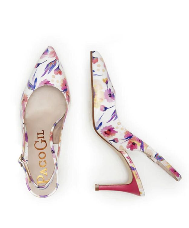 Zapatos de tacón con flores de Paco Gil, a la venta en El Corte Inglés. (Cortesía)