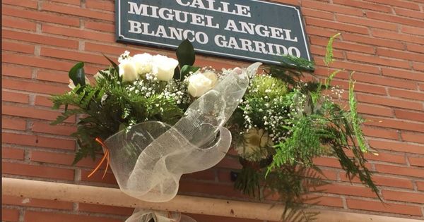 Foto: El homenaje a Miguel Ángel Blanco en Getafe, antes de ser destrozado. (PP de Getafe) 