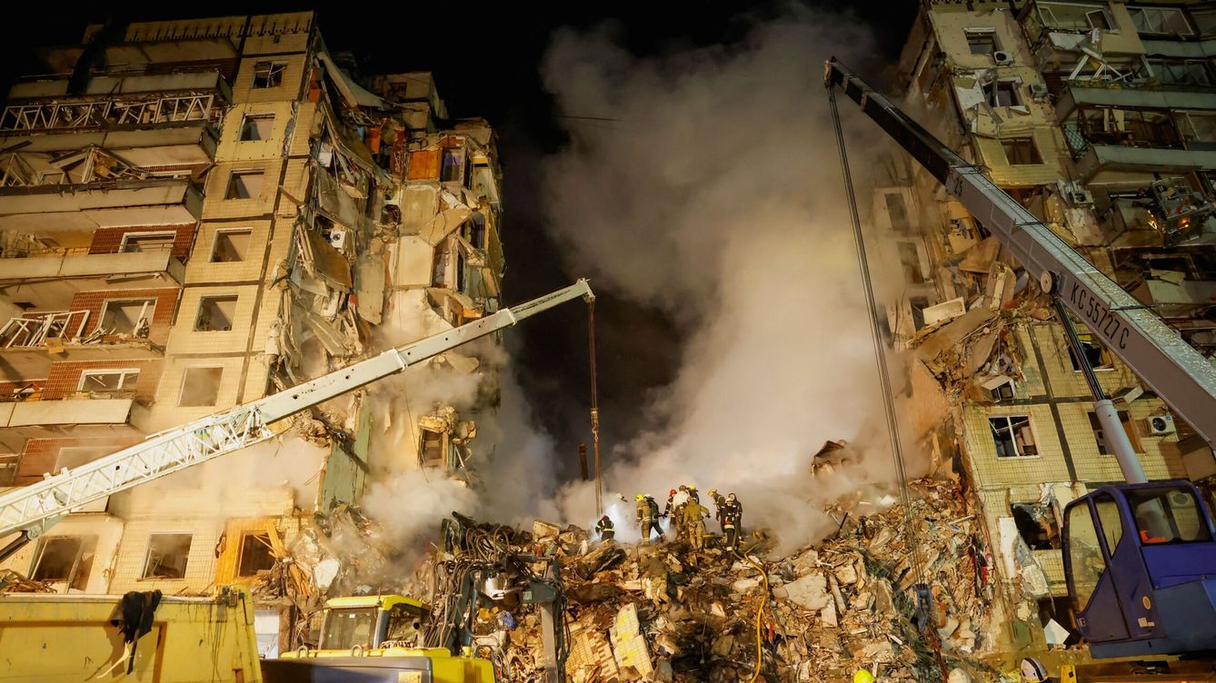 Foto: Imagen del edificio residencial atacado en Dnipro. (Reuters/Clodagh Kilcoyne)