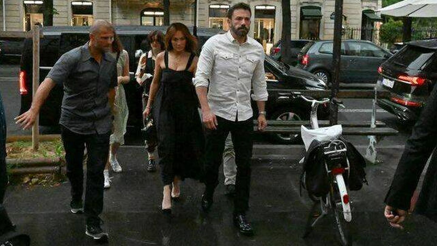 Jennifer Lopez y Ben Affleck, en una de sus primeras apariciones en París. (Gtres)
