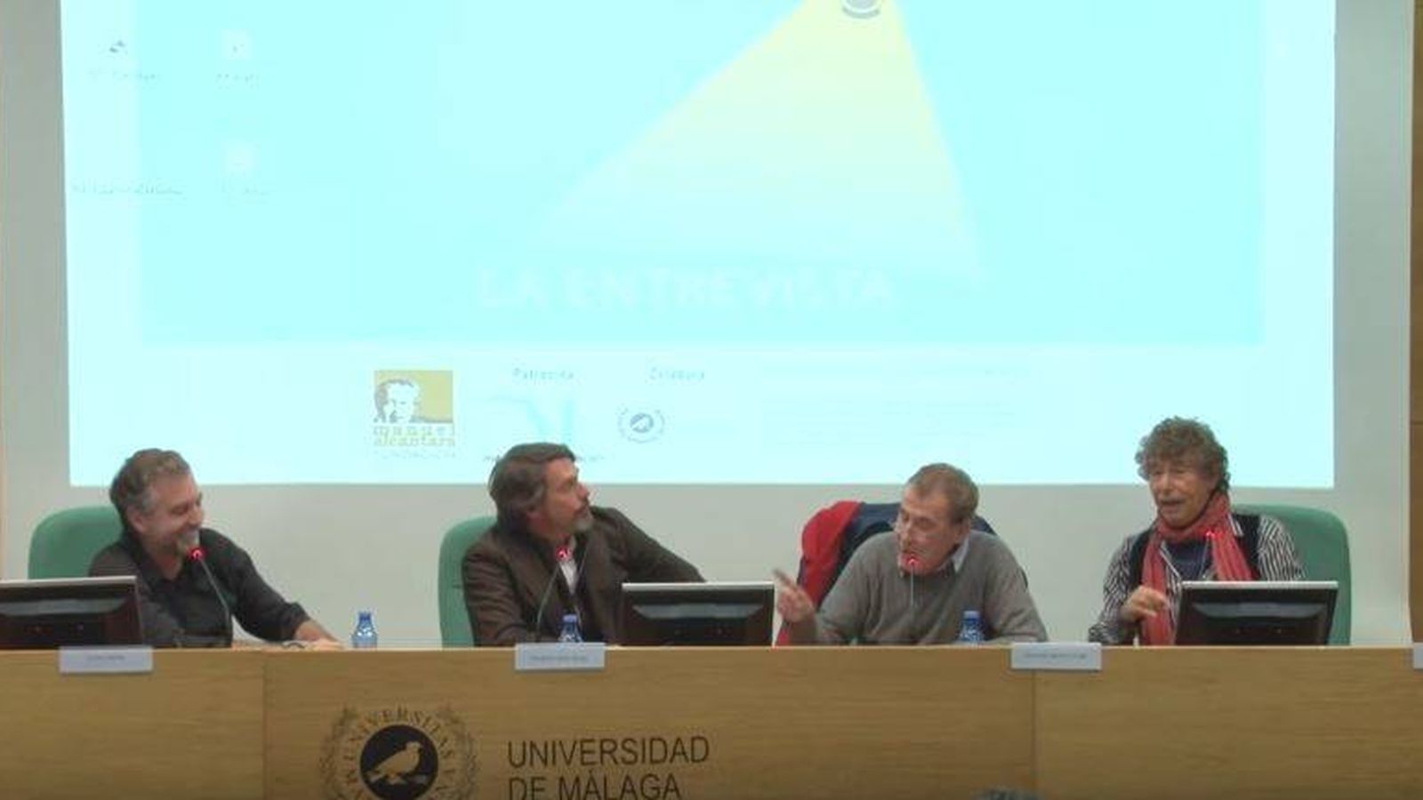 Foto: Carlos Alsina (i) debate con Fernando Sánchez Dragó (2d) y Jesús Quintero (d). (YouTube)